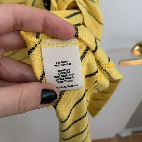 [M]👚UO flowy tank top - Picture 6 of 6